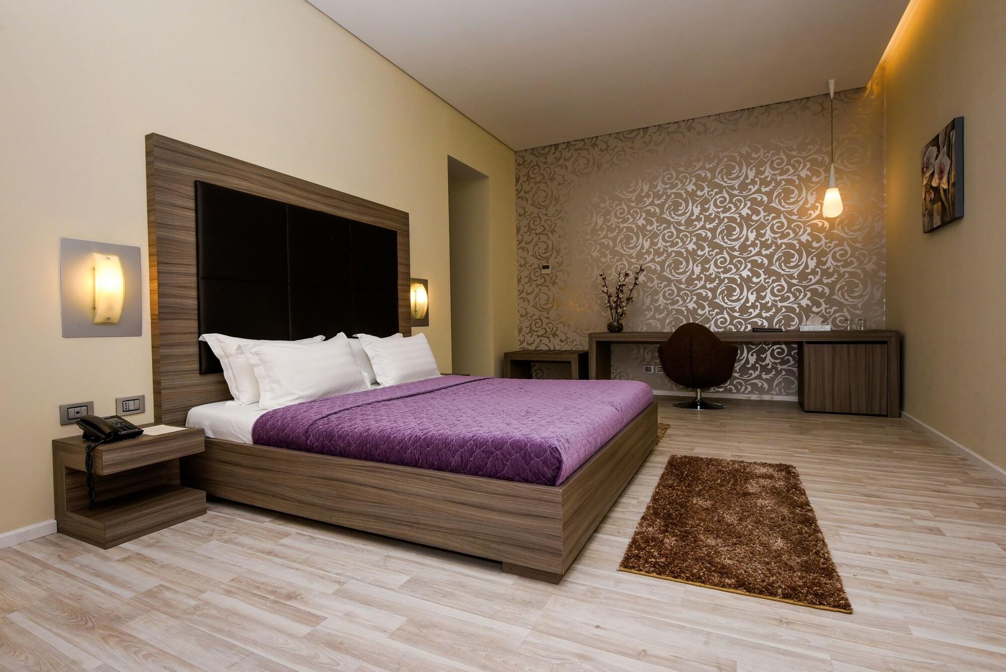 Sky Hotel 4*